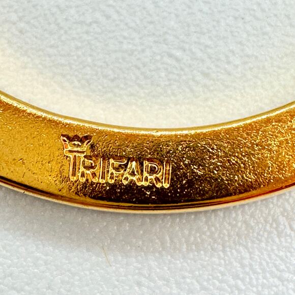 Vintage Crown Trifari Circle Wreath Brooch Pin Gold Tone Signed Classic Timeless - Picture 4 of 7